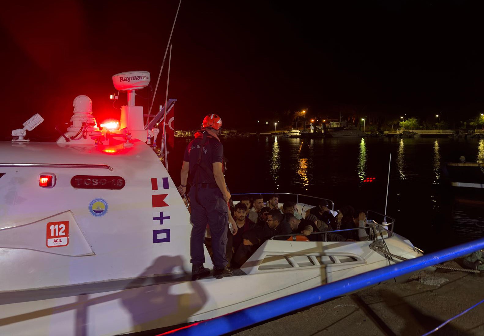 Çanakkale'de Göçmen Kaçakçılığına Baskın: 36 Kaçak Göçmen ve 2 Şüpheli Yakalandı