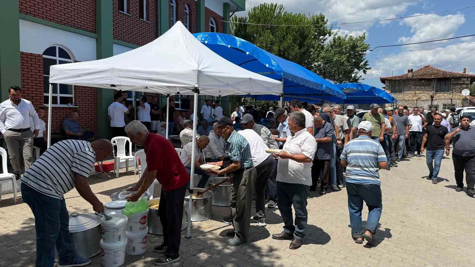 Yayaköy'de Geleneksel Hayır Günü Coşkuyla Kutlandı