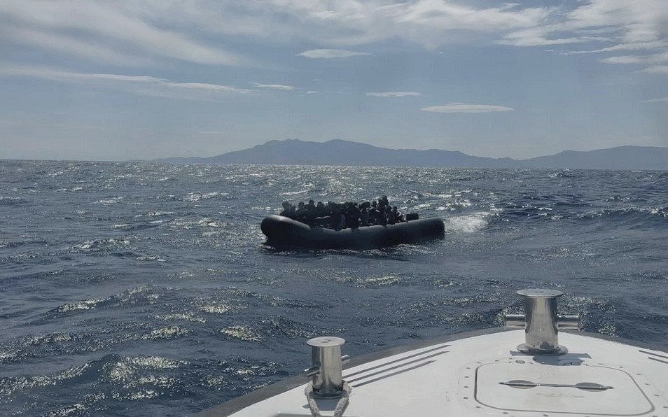 Ayvacık'ta 43 Kaçak Göçmen Yakalandı
