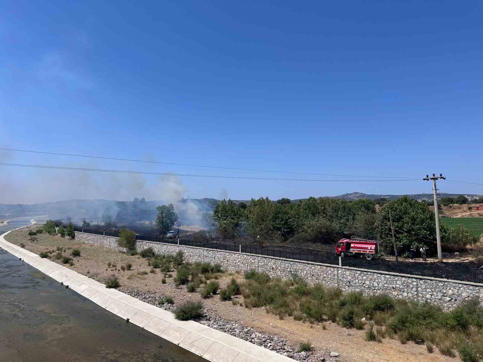 Çanakkale'nin Ayvacık ilçesinde yangın paniği: Ekipler müdahale etti