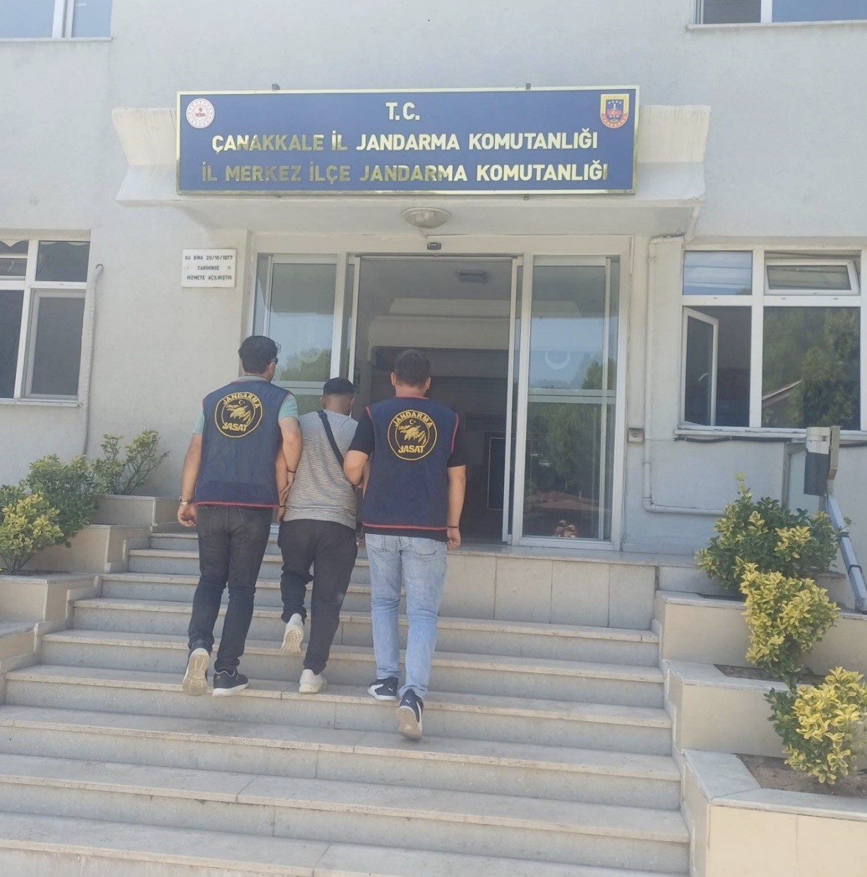 Çanakkale'de Jandarma Operasyonu: 64 Şüpheli Yakalandı