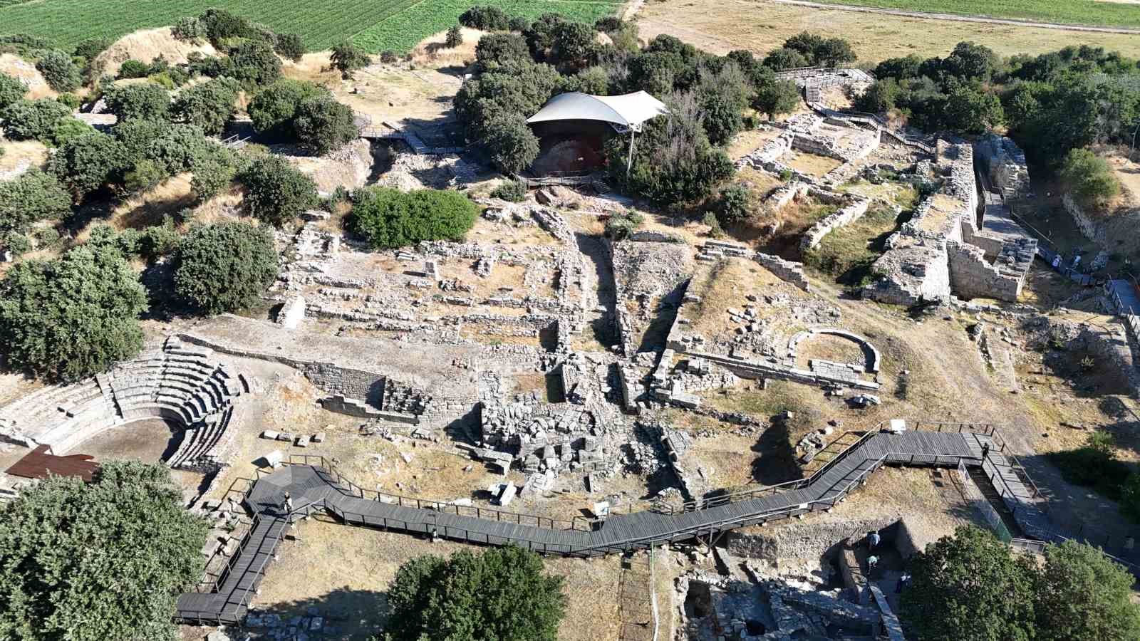 Troya Ören Yeri’nde 5 bin 600 yıllık geçmişin izleri kazılıyor