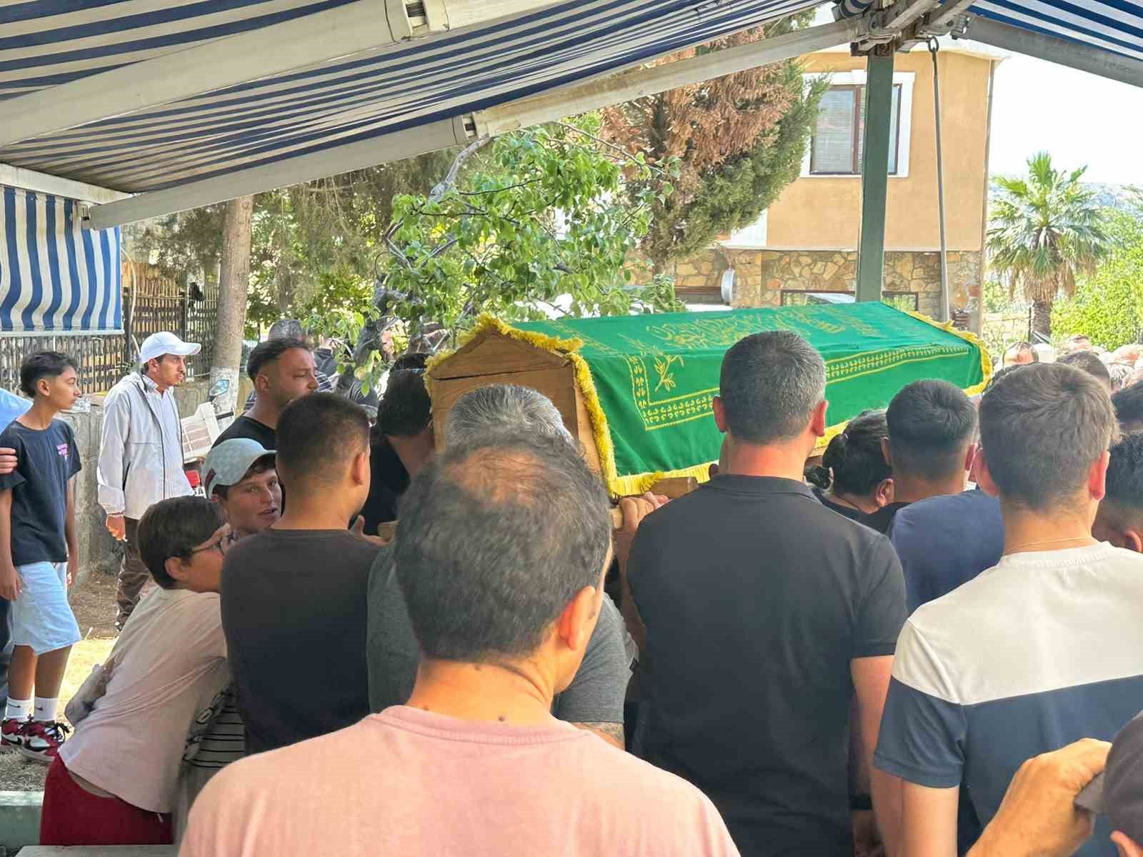 Gökçeada'da Trajik Kaza: 17 Yaşındaki Emirhan Çınar Toprağa Verildi