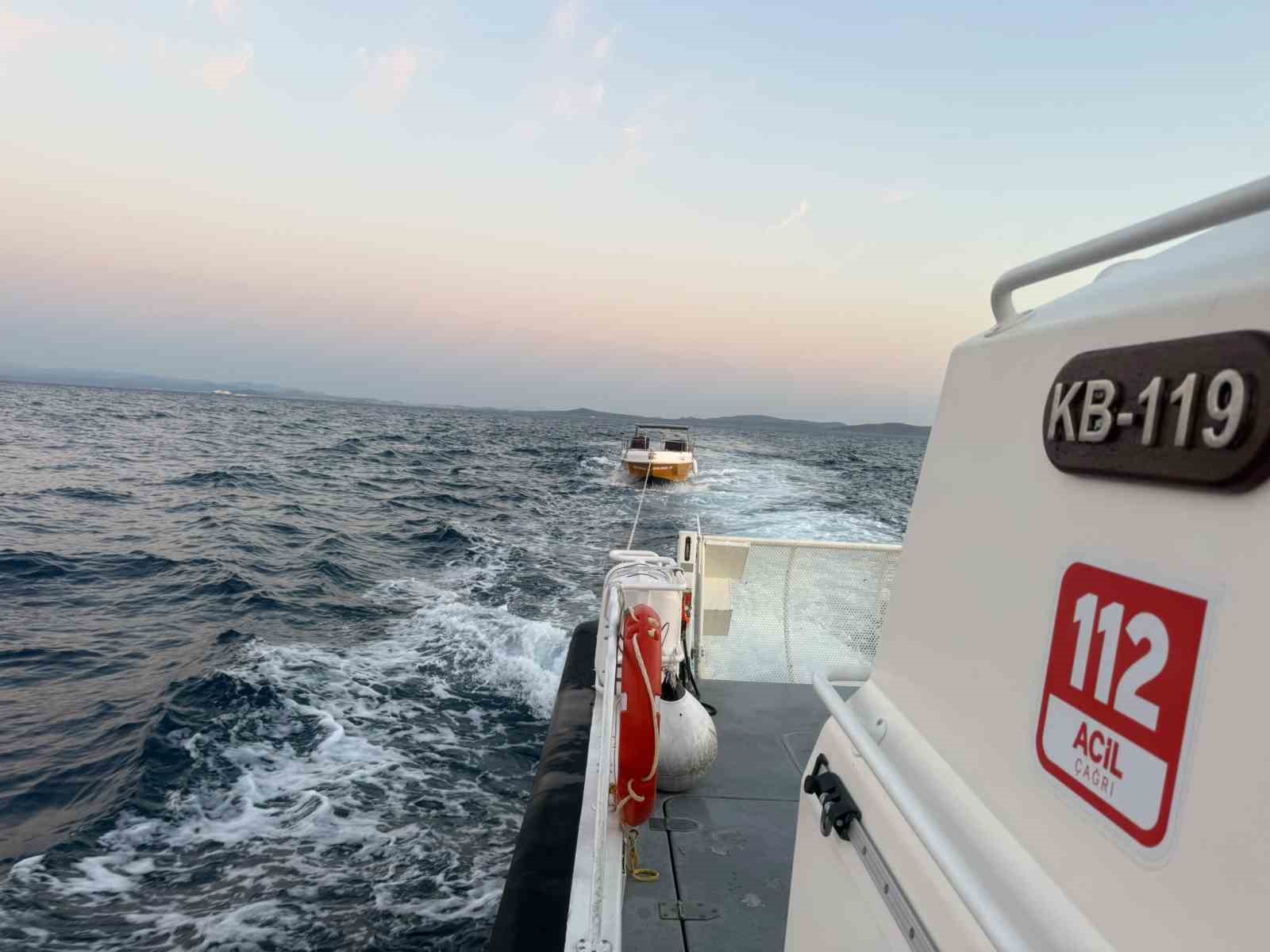 Çanakkale Boğazı'nda Motor Arızası Geçiren Tekne Kurtarıldı
