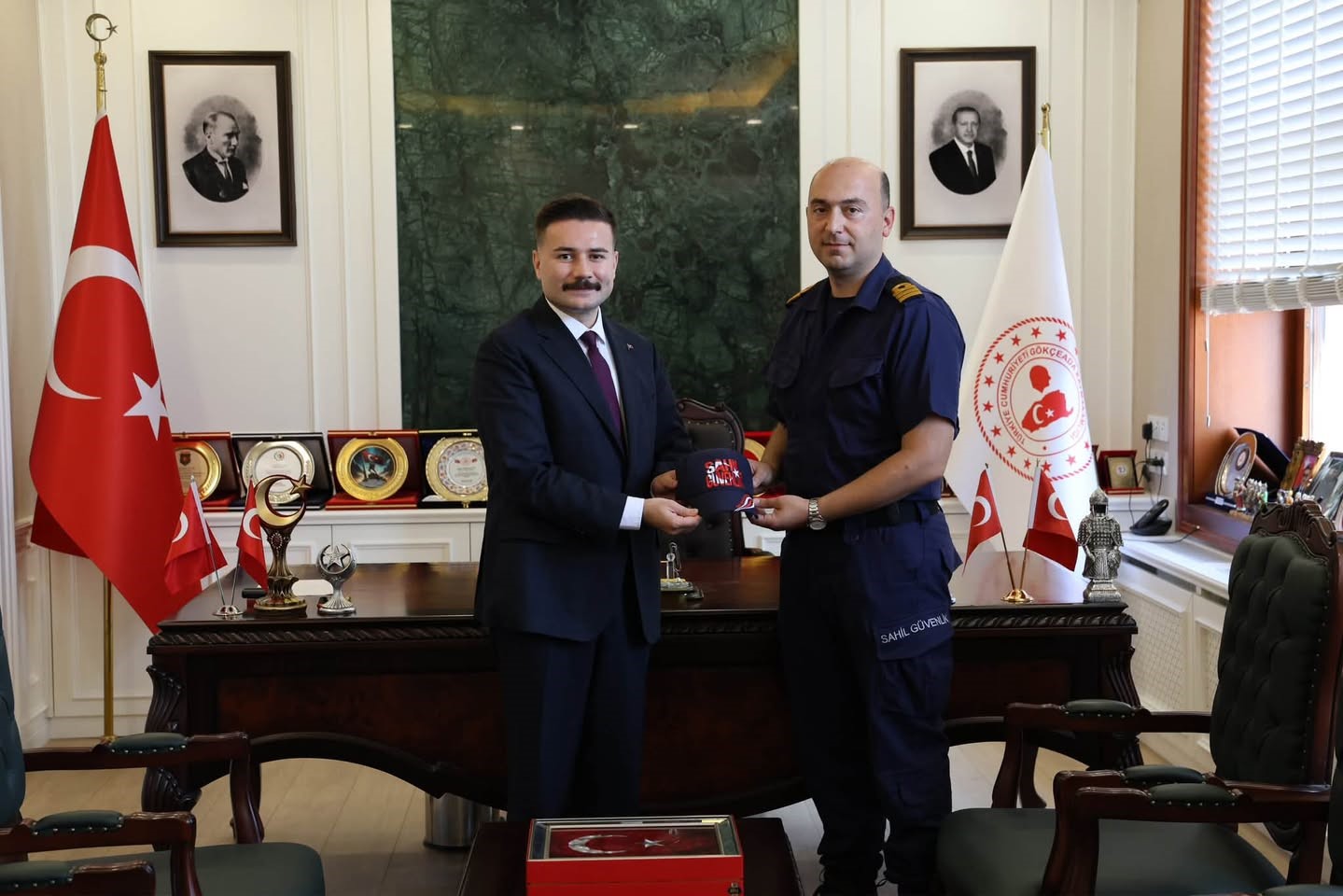 Sahil Güvenlik Komutanı Borucu'dan Kaymakam Acar'a Nazik Ziyaret