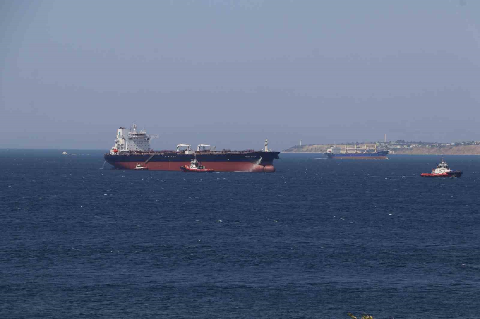Dümen Arızası Geçiren Tanker Çanakkale Önlerinde Güvenliğe Alındı