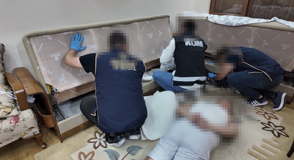 Çanakkale'de Suç Çetesi Çökertildi: 8 Kişi Gözaltında