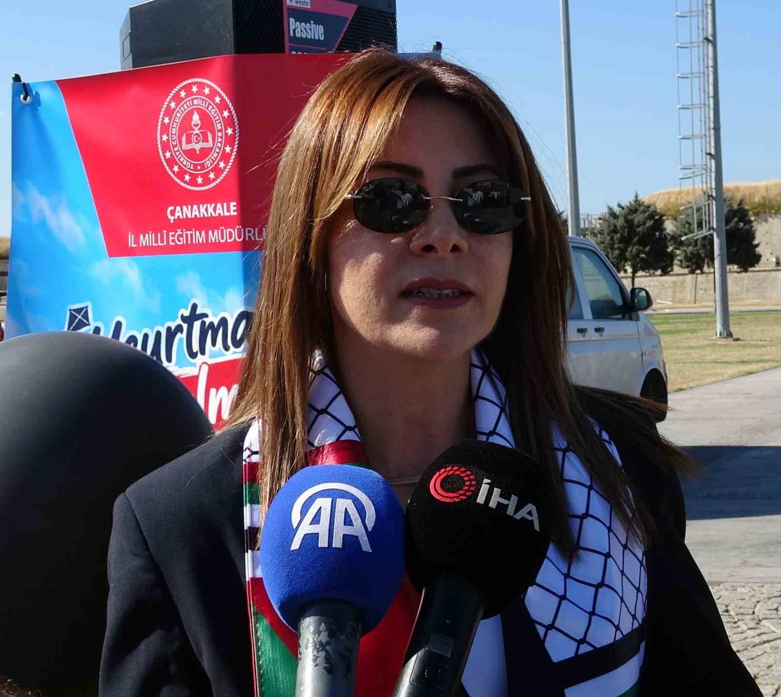Çanakkale'de Uçurtmalar Gökyüzüyle Buluştu: Çocuk Haklarına Dikkat Çekildi