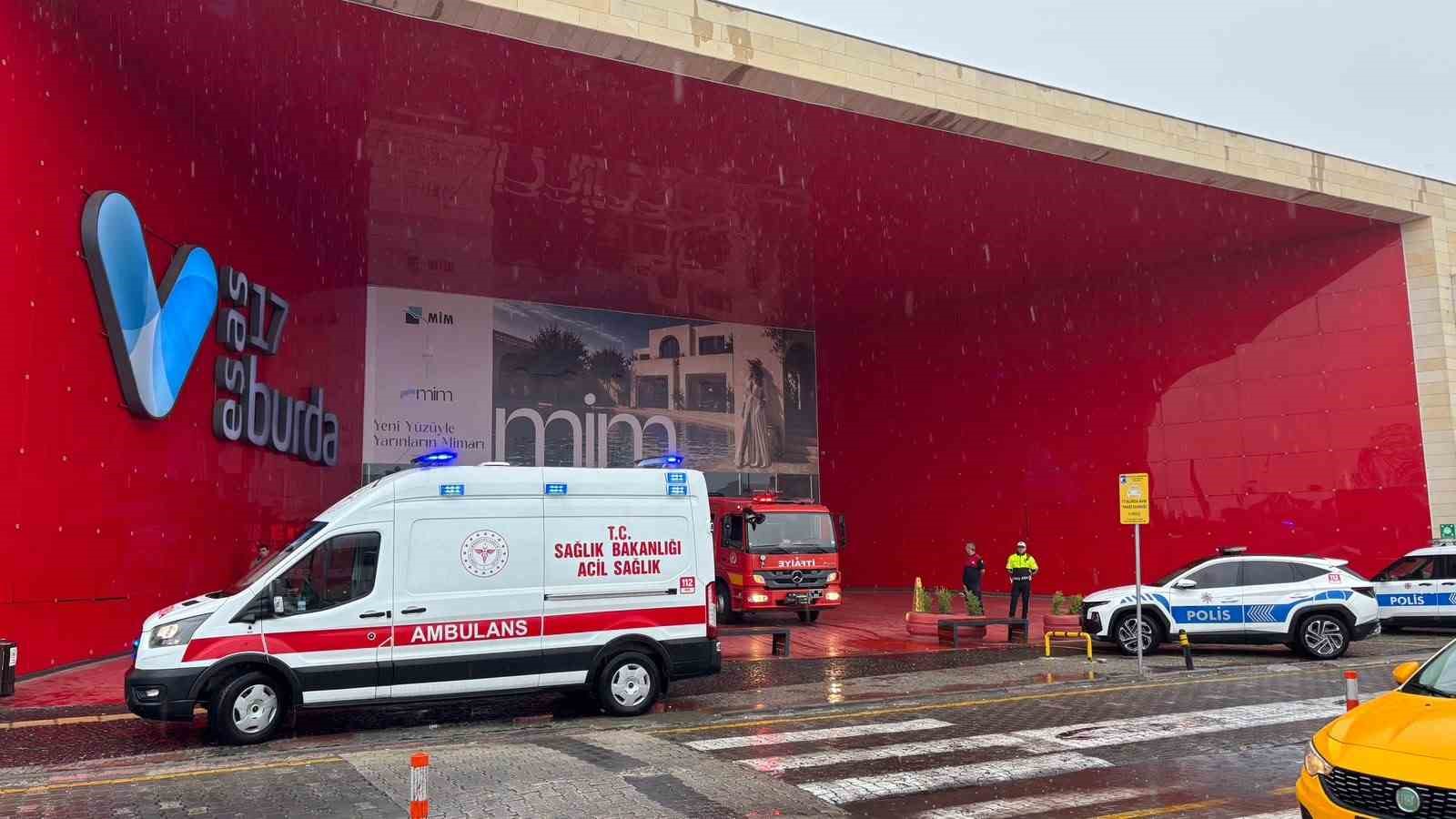 Çanakkale’de AVM’de Yangın Paniği: İtfaiye Hızla Müdahale Etti