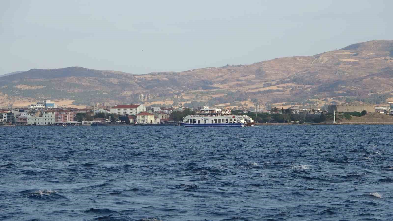 Gökçeada'ya Feribot Seferleri Olumsuz Hava Nedeniyle İptal Edildi