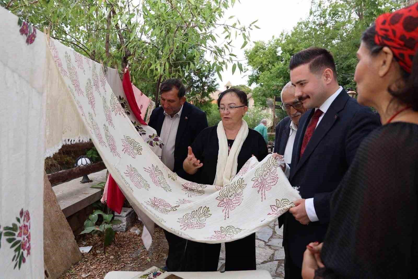 Gökçeada’da Geleneksel Tokat Yazmacılığı Sergisi Açıldı