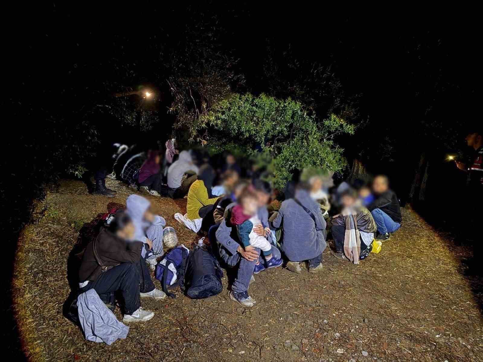 Çanakkale'de Göçmen Kaçakçılığına Geçit Yok: 2 Organizör ve 51 Kaçak Göçmen Yakalandı