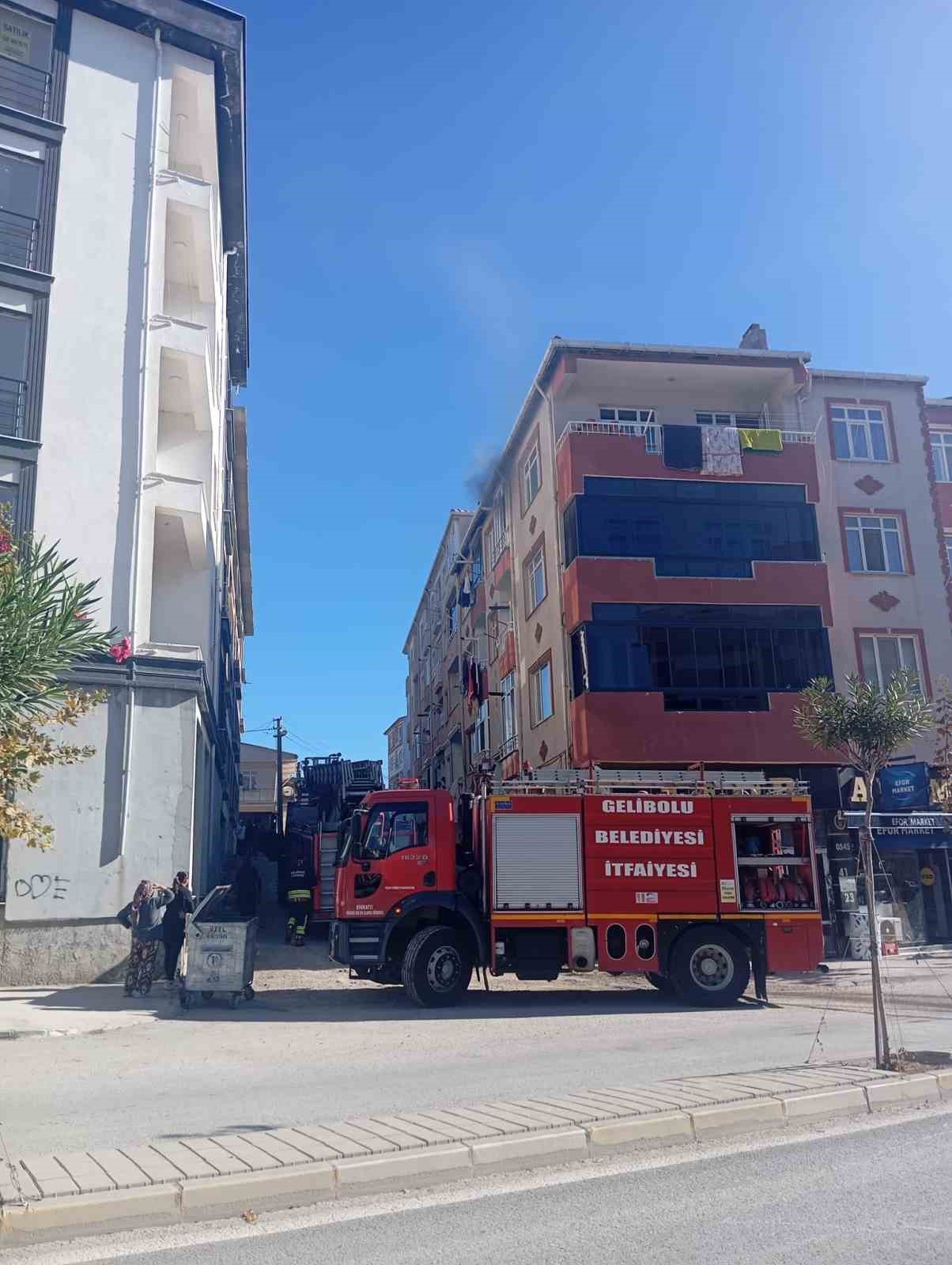 Gelibolu’da Apartmanda Yangın Paniği: Ekipler Hızla Müdahale Etti