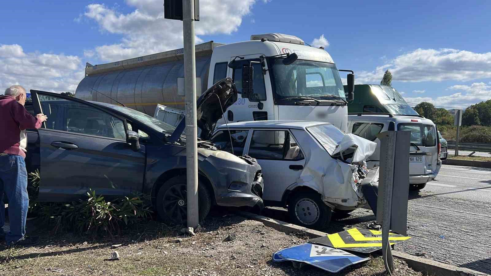 Freni Patlayan Tanker, Çanakkale'de Zincirleme Kazaya Yol Açtı