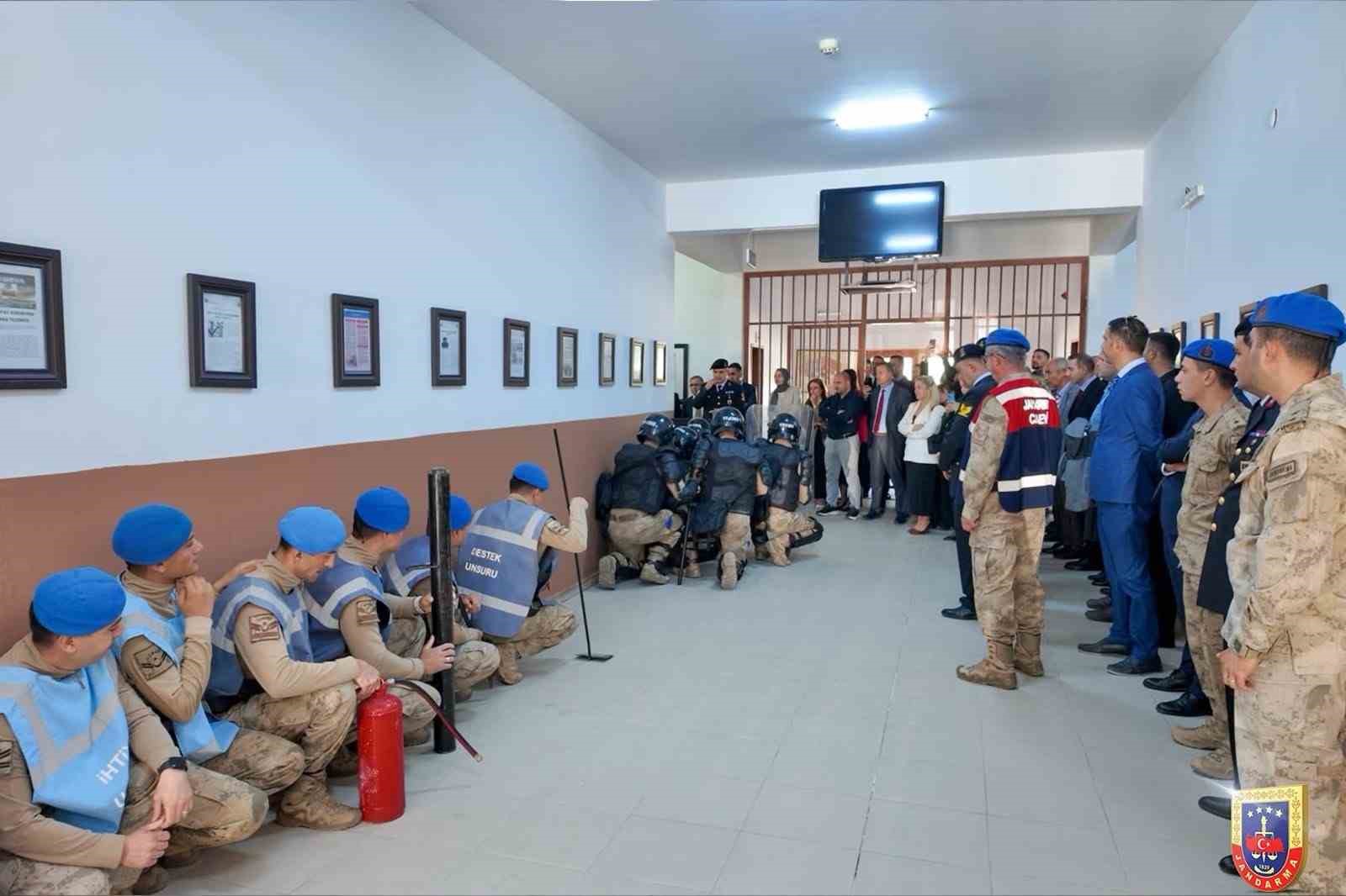 Çanakkale'de Jandarmalara Ceza İnfaz Koruma Hizmetleri Eğitimi Verildi