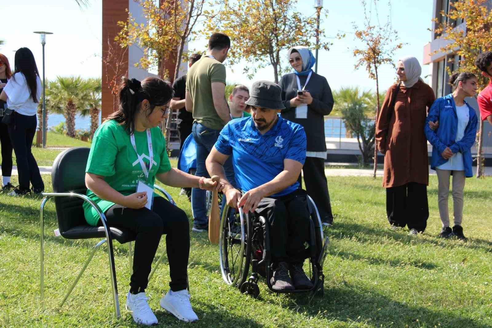 Çanakkale'de Serebral Palsili Gençler ve Aileleri Bir Araya Geldi
