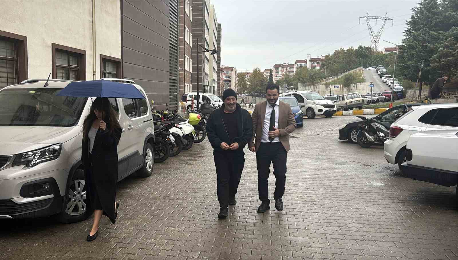 Cem Yılmaz'dan Sağlık Durumuna İlişkin Açıklama: "Dikkatli Olmam Lazım"