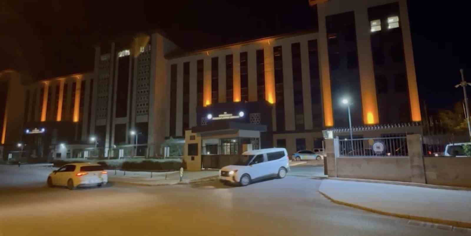 Çanakkale’de Kaçak Göçmen Operasyonu: 81 Göçmen ve 8 Organizatör Yakalandı