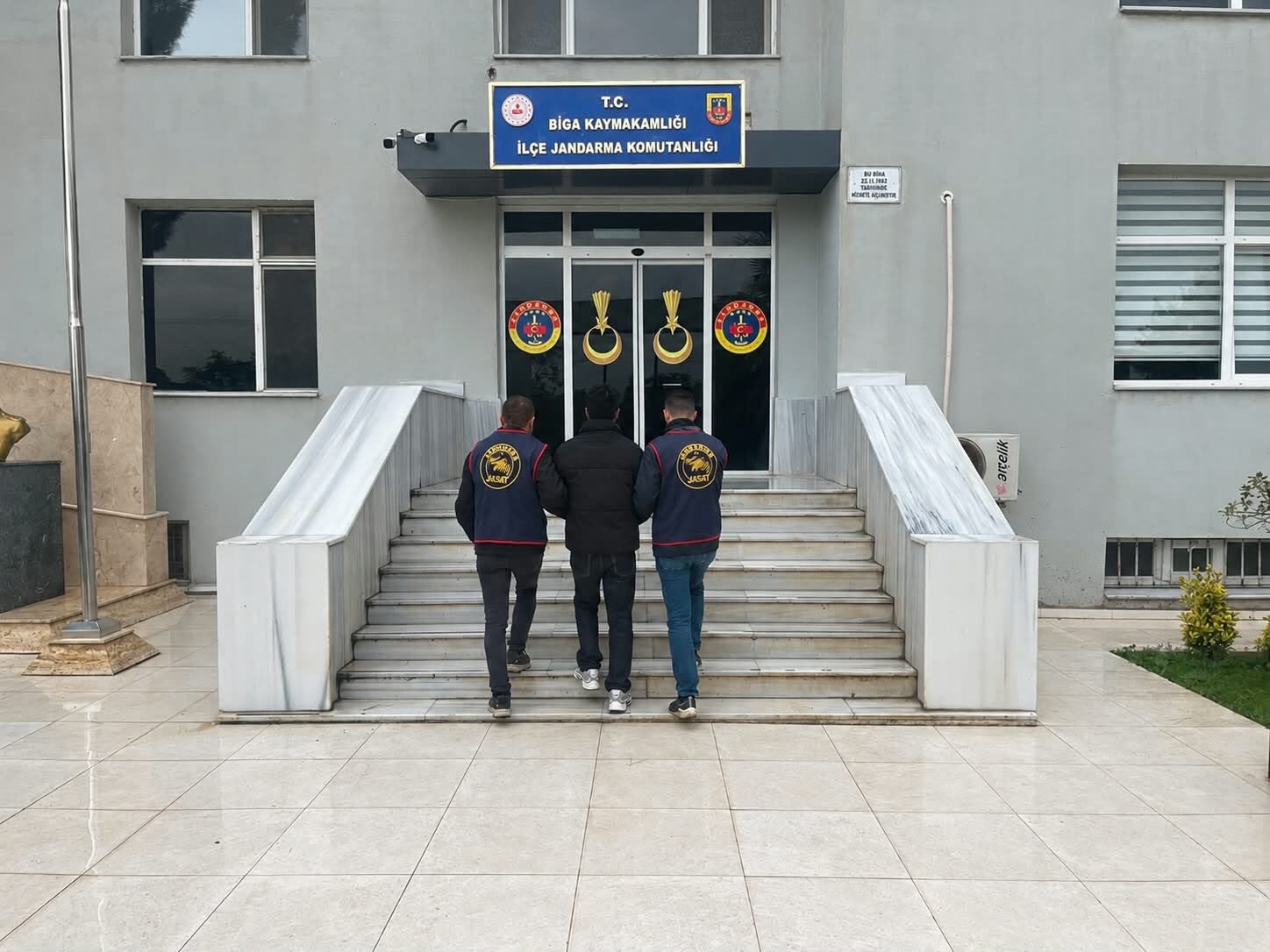 Çanakkale'de Jandarmadan Huzur Operasyonu: 15 Şüpheli Tutuklandı