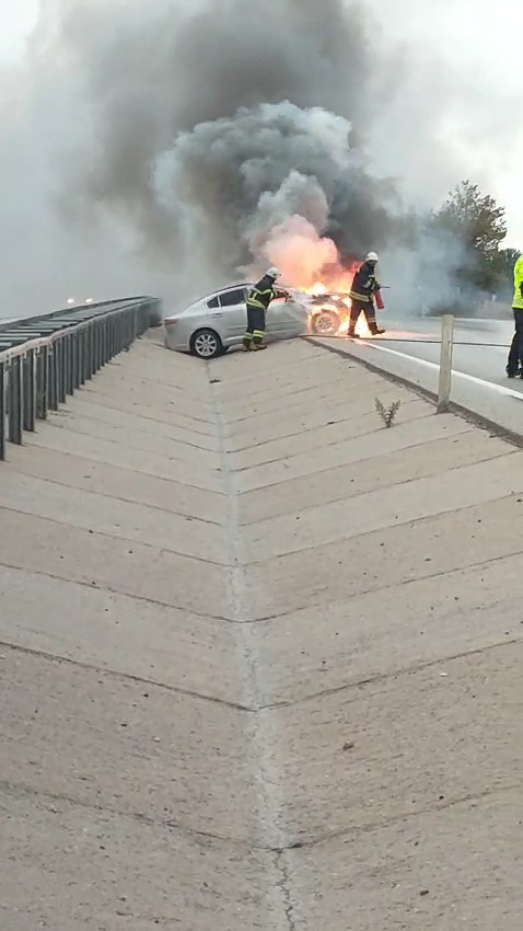 Çanakkale'de Otomobilde Yangın Paniği