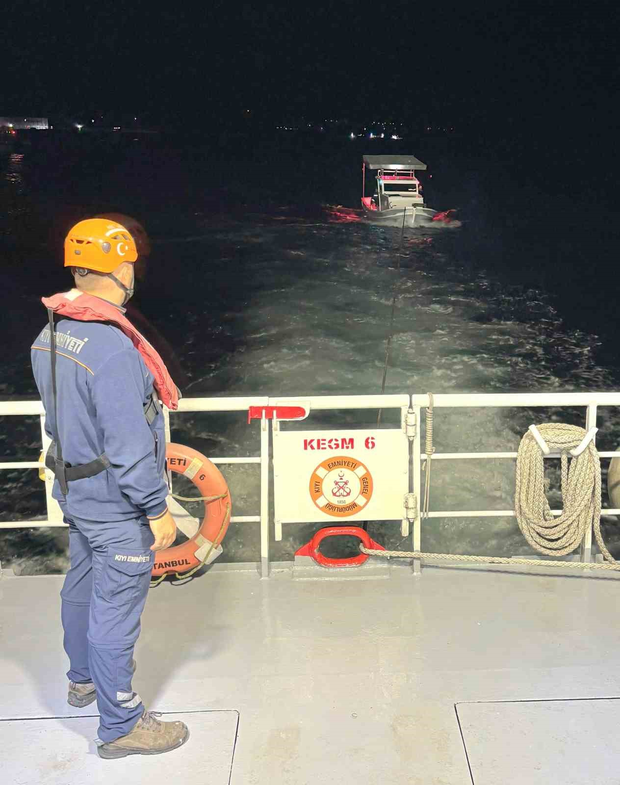 Çanakkale Köprüsü Önünde Sürüklenen Tekneye Kurtarma Operasyonu