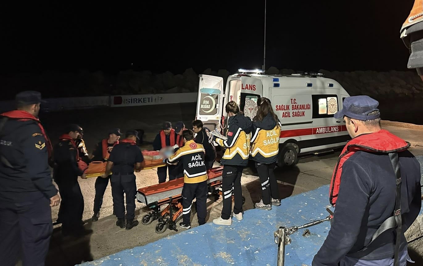 Gökçeada'da Acil Sağlık Müdahalesi: 77 Yaşındaki Hasta Tahliye Edildi