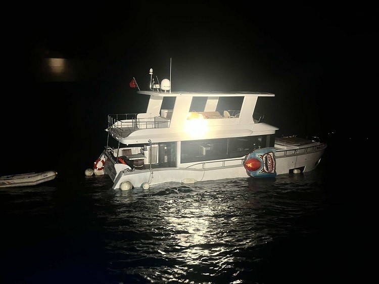 Çanakkale'de Batma Tehlikesi Geçiren Tekneye Kurtarma Operasyonu