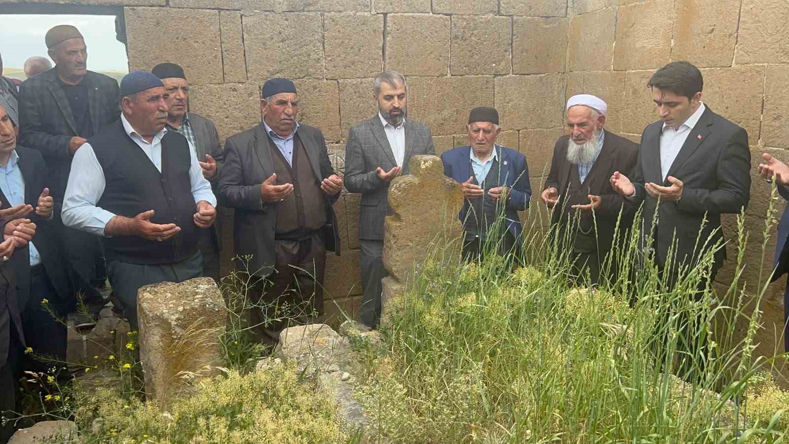 Kaymakam Demirkol, Şeyh Süleyman Efendi Türbesi'ni Ziyaret Etti