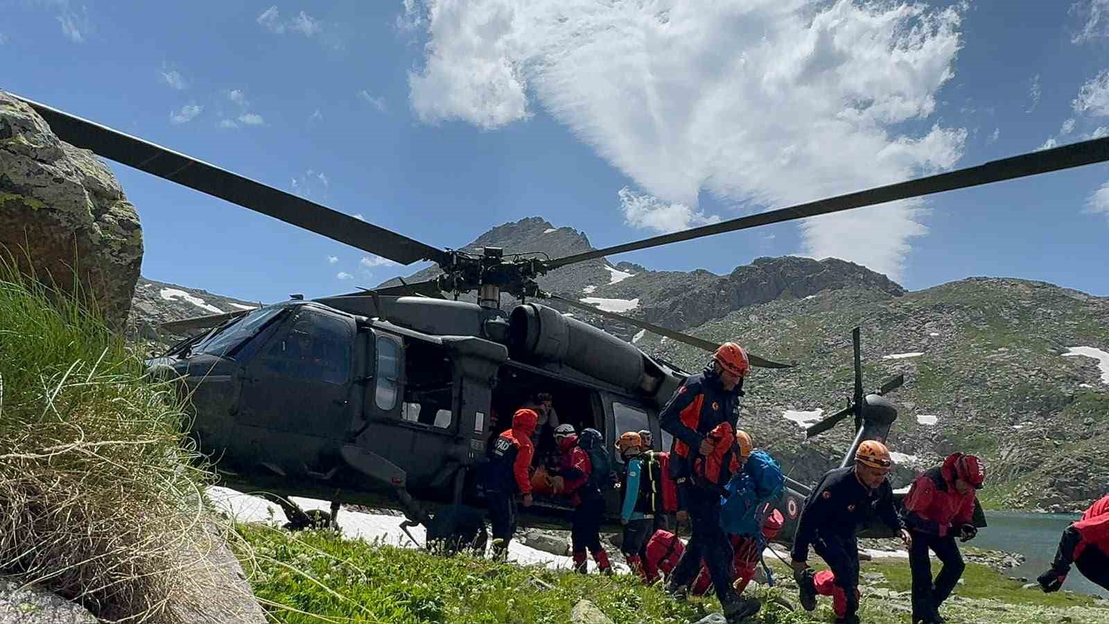 Verçenik Dağı'nda Kurtarma Operasyonu: Yaralı Dağcı Helikopterle Hastaneye Ulaştırıldı