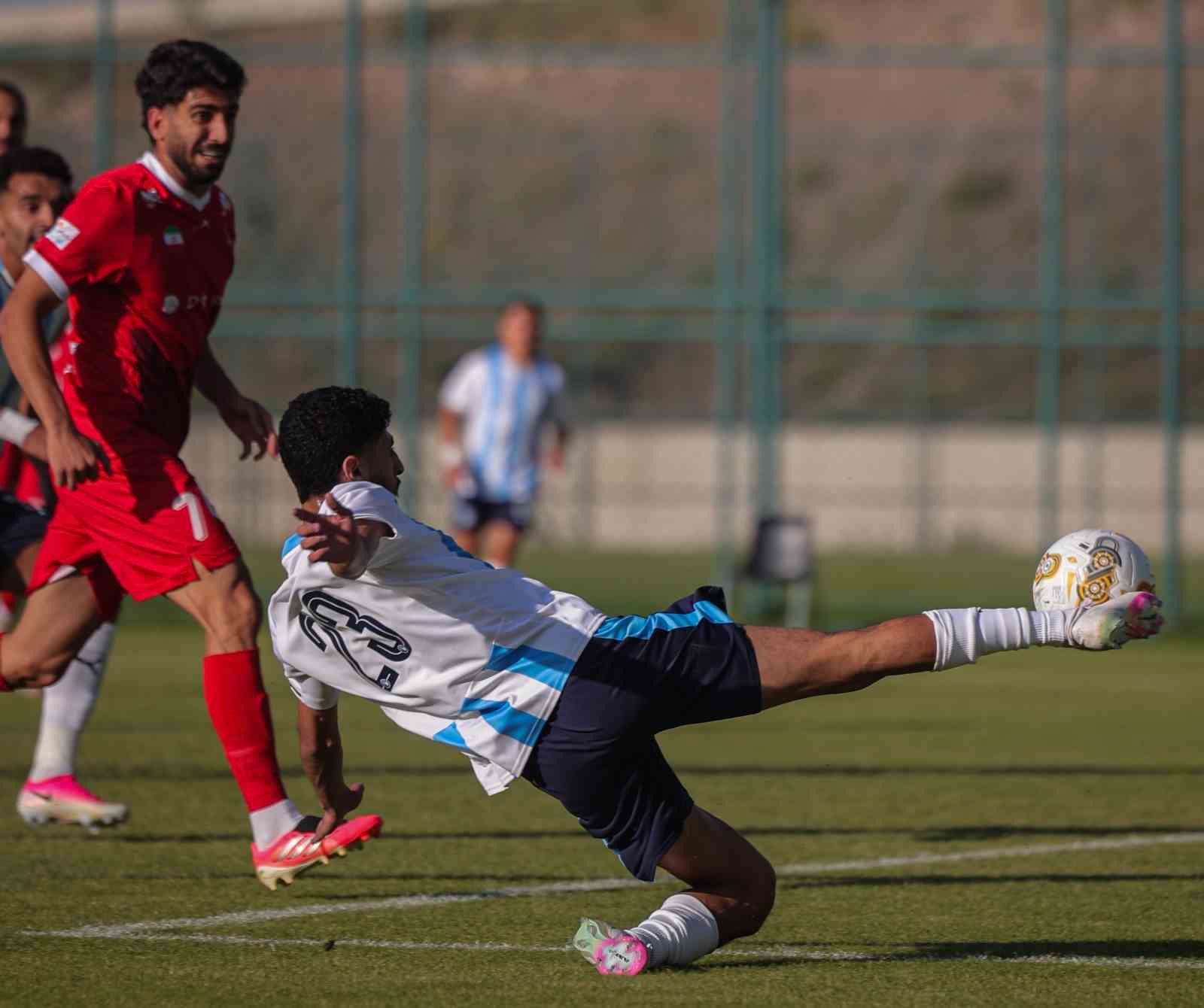 Persepolis, Pyramids FC'yi Hazırlık Maçında Yenerek Gücünü Gösterdi