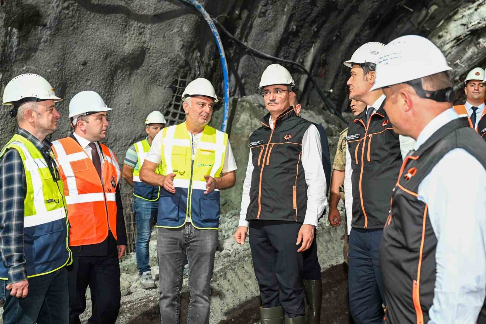 Kırık Tüneli Projesi'nde Çalışmalar İlerliyor: Kazı ve Beton İşleri Tamamlanma Aşamasında