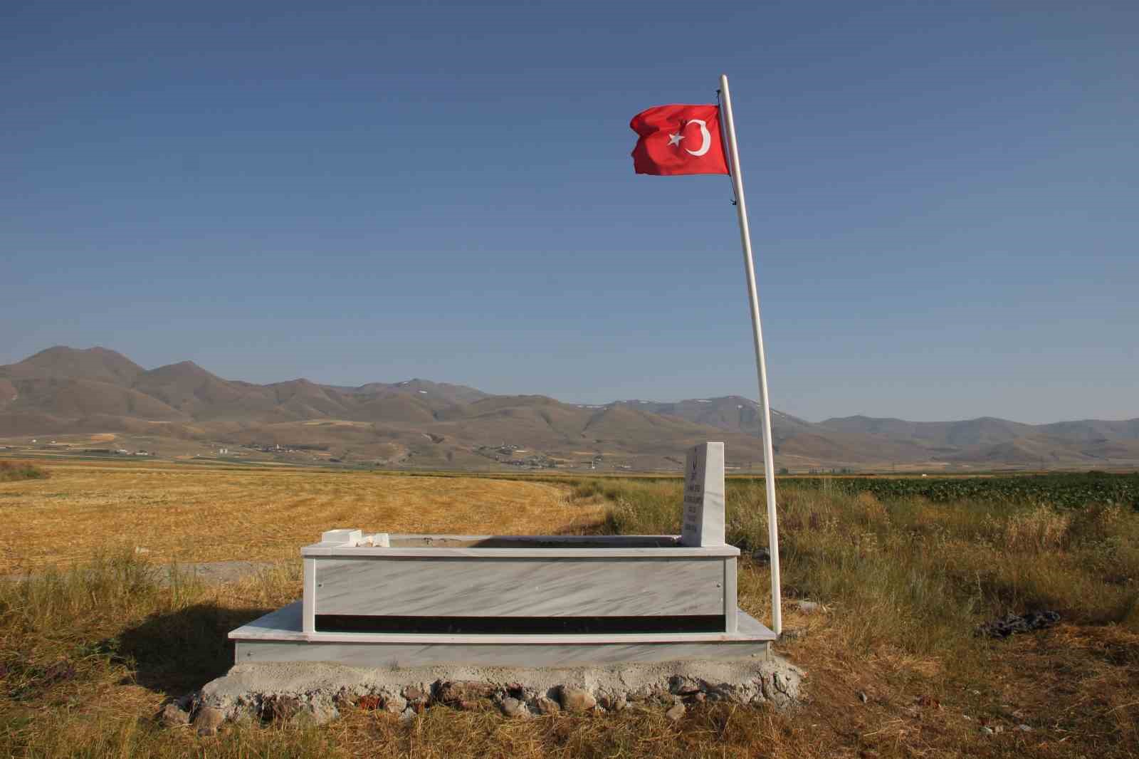 Erzurum Ovası’ndaki Meçhul Şehidin Mezarı Yenilendi
