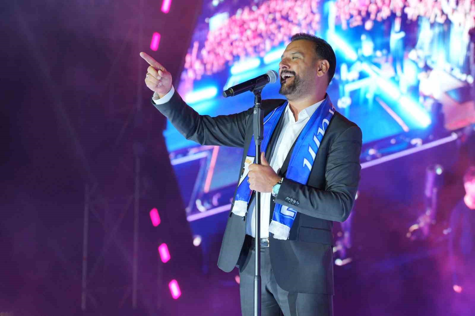 Alişan, Erzurum'da Müzikseverlere Unutulmaz Bir Akşam Yaşattı