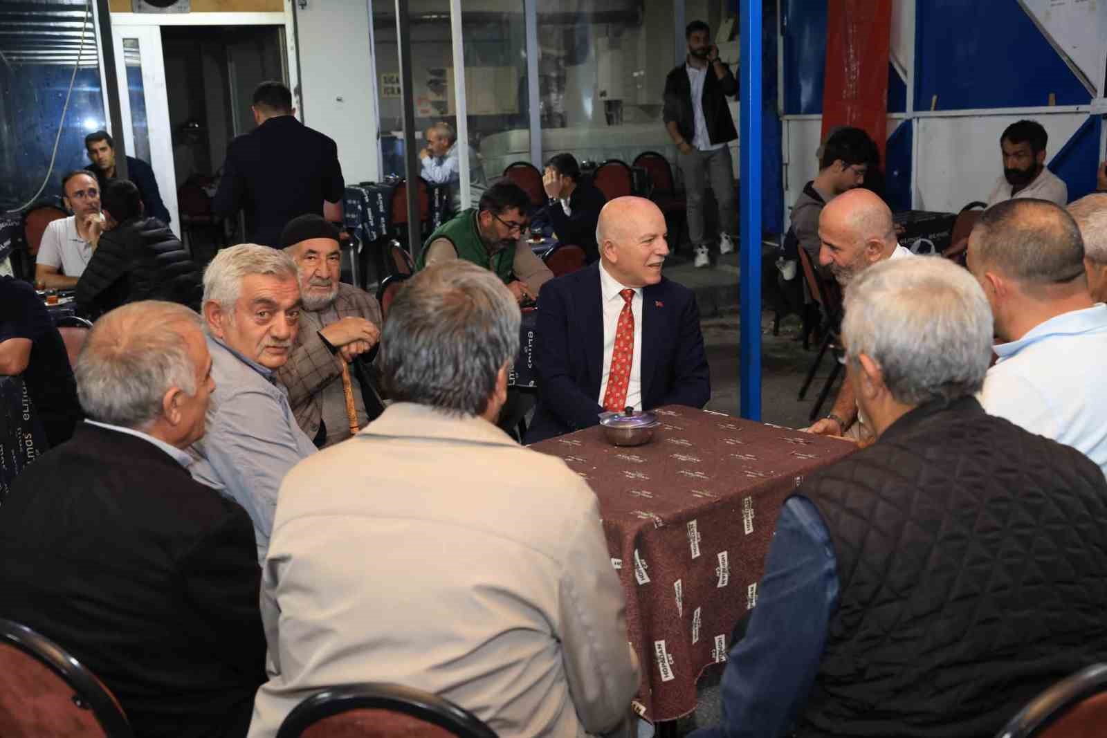 Başkan Sekmen, İstanbul'da Yerinde İncelemelerde Bulundu ve Vatandaşlarla Çay Keyfi Yaptı