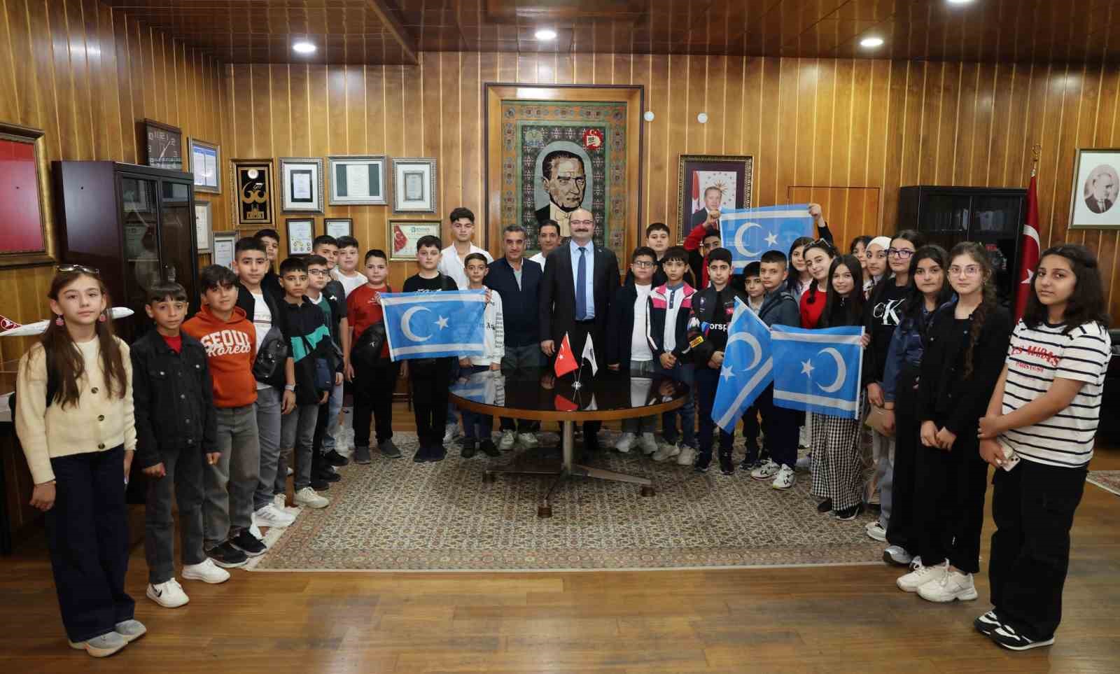 Kerkük'ten Erzurum'a Eğitim Köprüsü: Başarılı Öğrenciler Rektör Hacımüftüoğlu'nu Ziyaret Etti