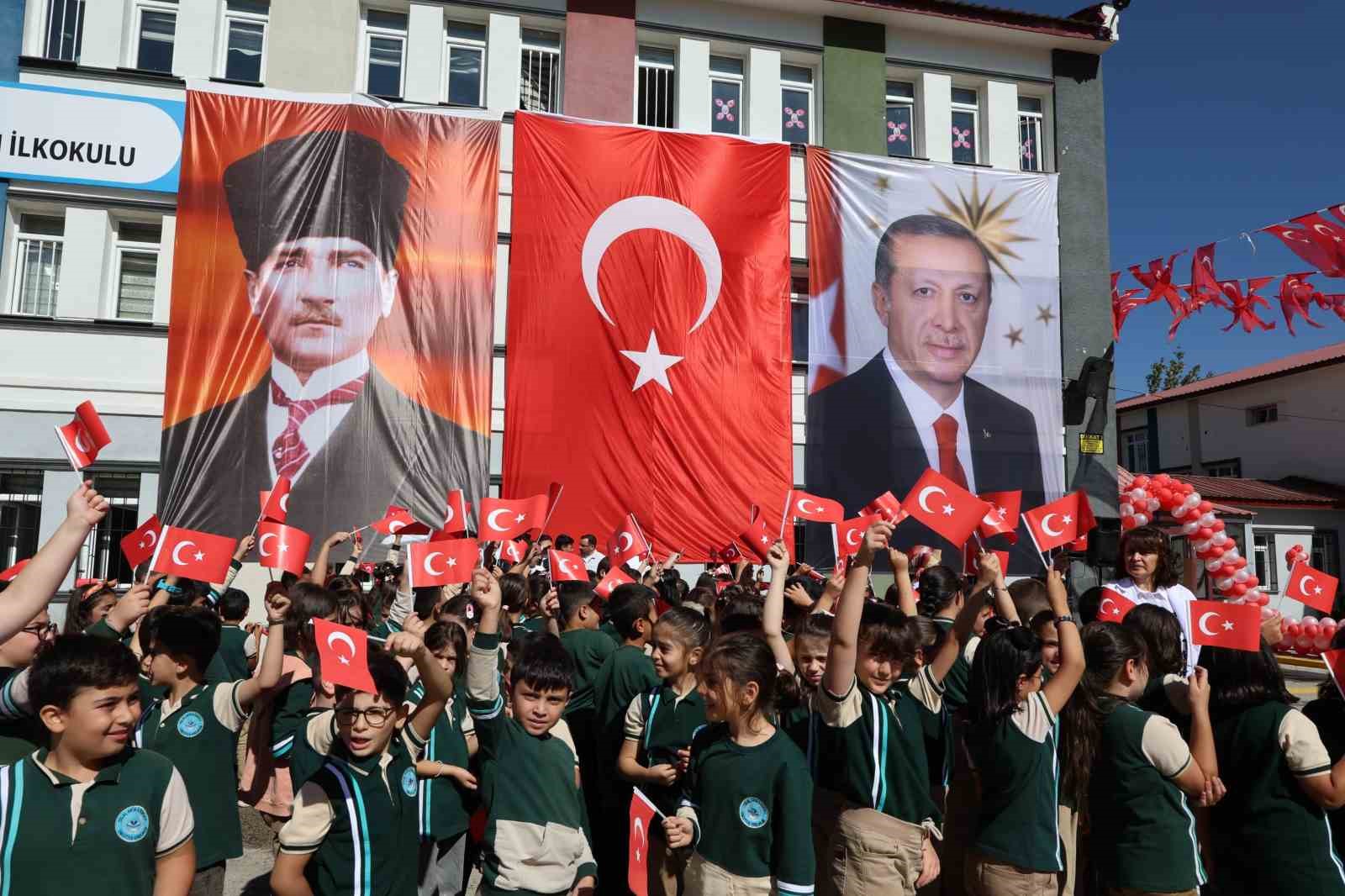 Erzurum'da İlköğretim Haftası Coşkuyla Başladı