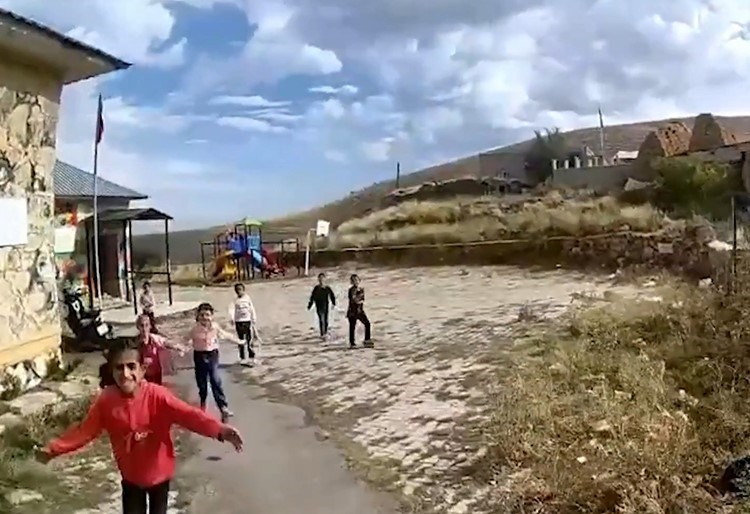 Jandarmaya Koşarak Geldiler, Çocukların Sevgisi Sınırsız!