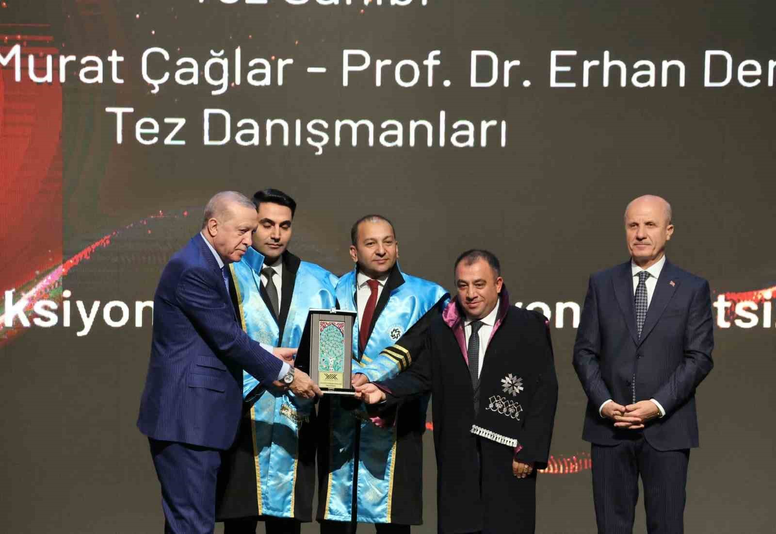 ETÜ Matematikte Bir Başarı Hikayesi: Yılın Doktora Tezi Ödülü Sahiplerini Buldu