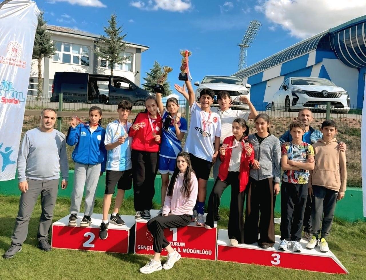 Aşkale YİBO Atletizm Takımı, Kupalarla Döndü!
