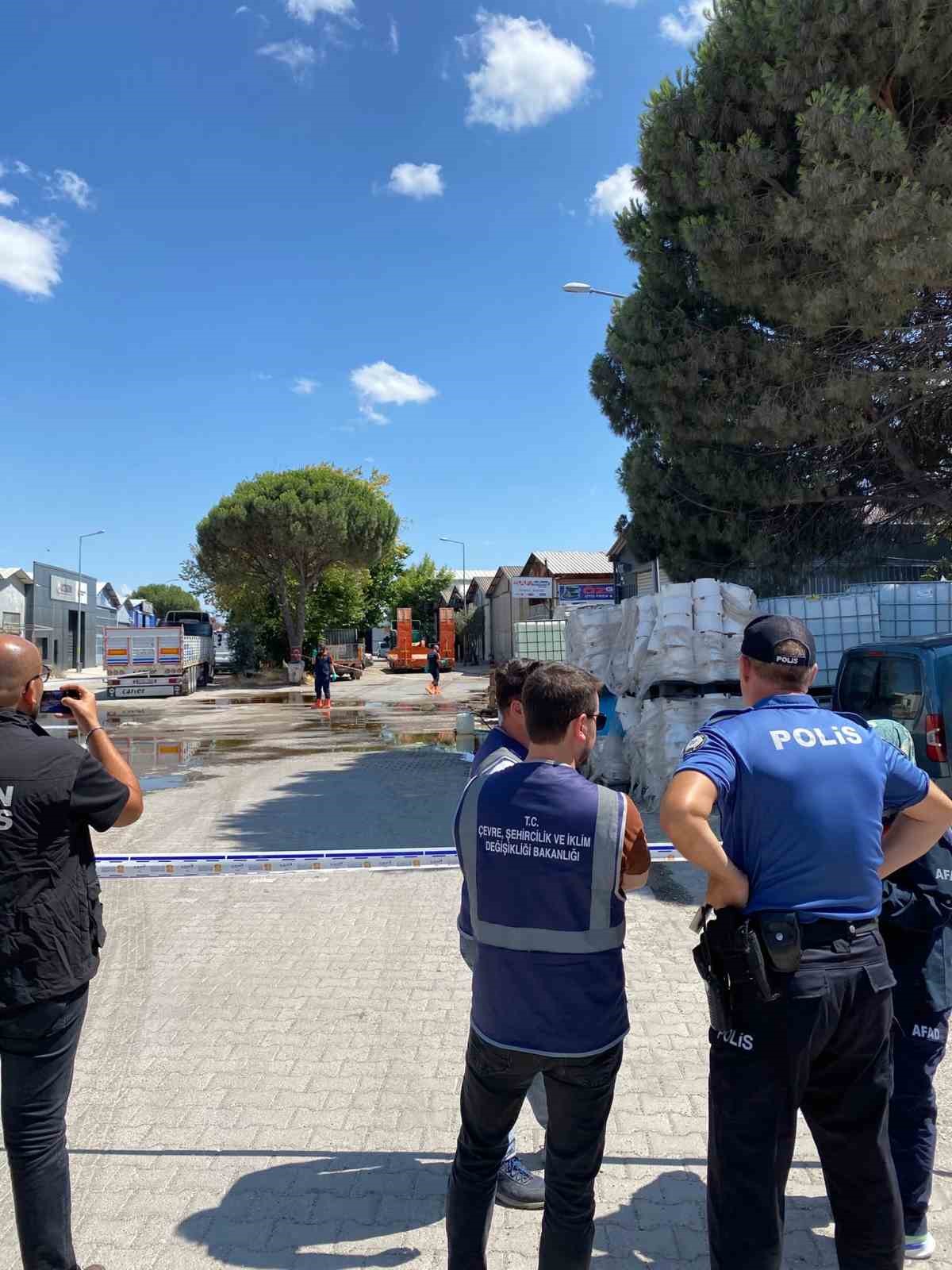 Balıkesir'de Kimyasal Madde Temizlendi: Üç Kişi Hastaneye Kaldırıldı