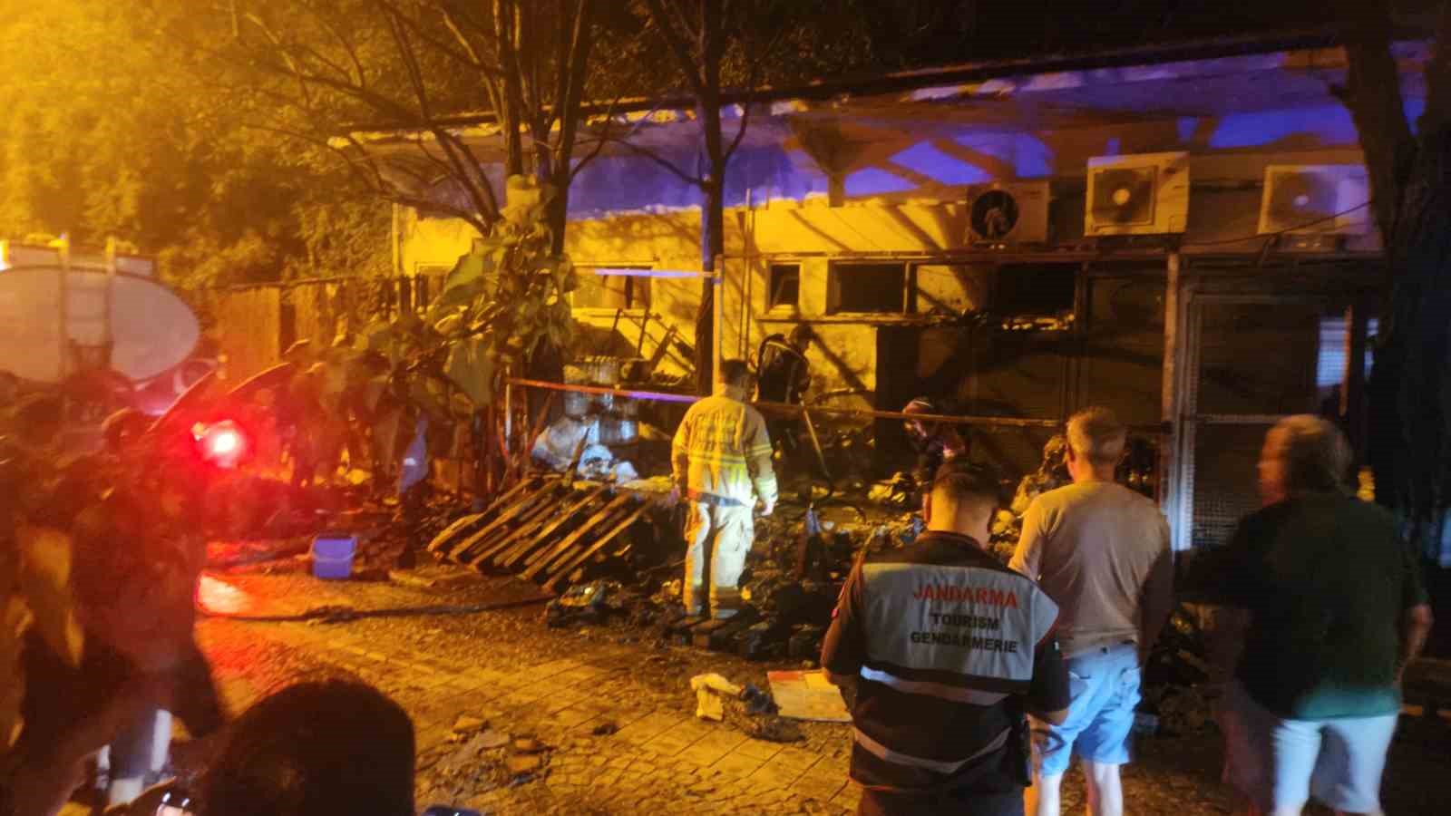 Avşa Adası'nda depo yangını büyümeden kontrol altına alındı