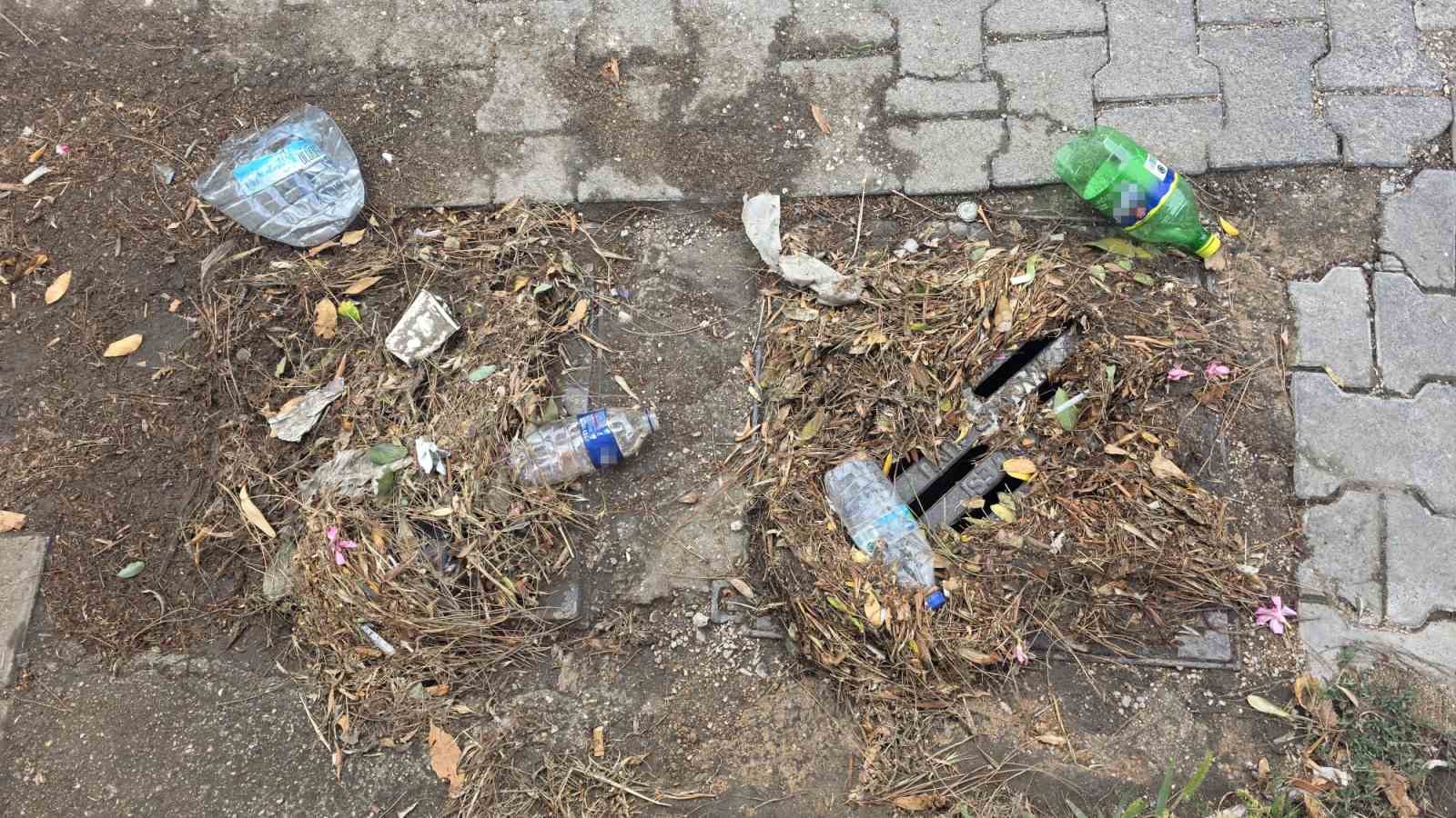 Bandırma'da Sağanak Yağış Su Birikintilerine Neden Oldu