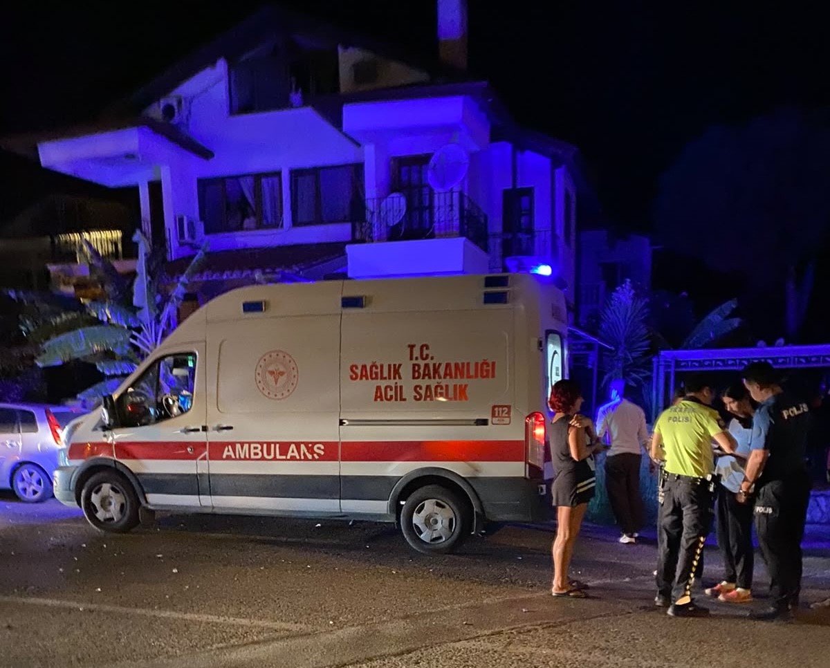 Ayvalık’ta Motosiklet ve Otomobil Çarpıştı: Bir Kişi Ağır Yaralı