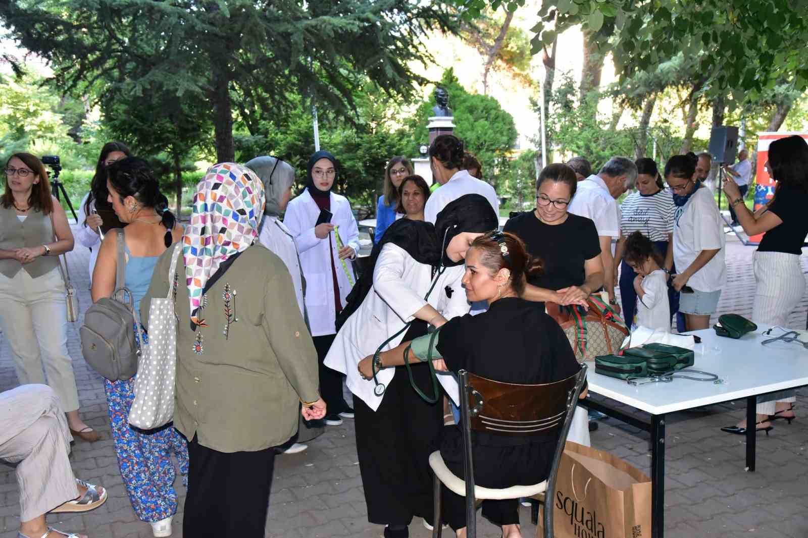 Hayata Dokunanlar Topluluğu'ndan Sağlık Taraması ve İlk Yardım Eğitimi