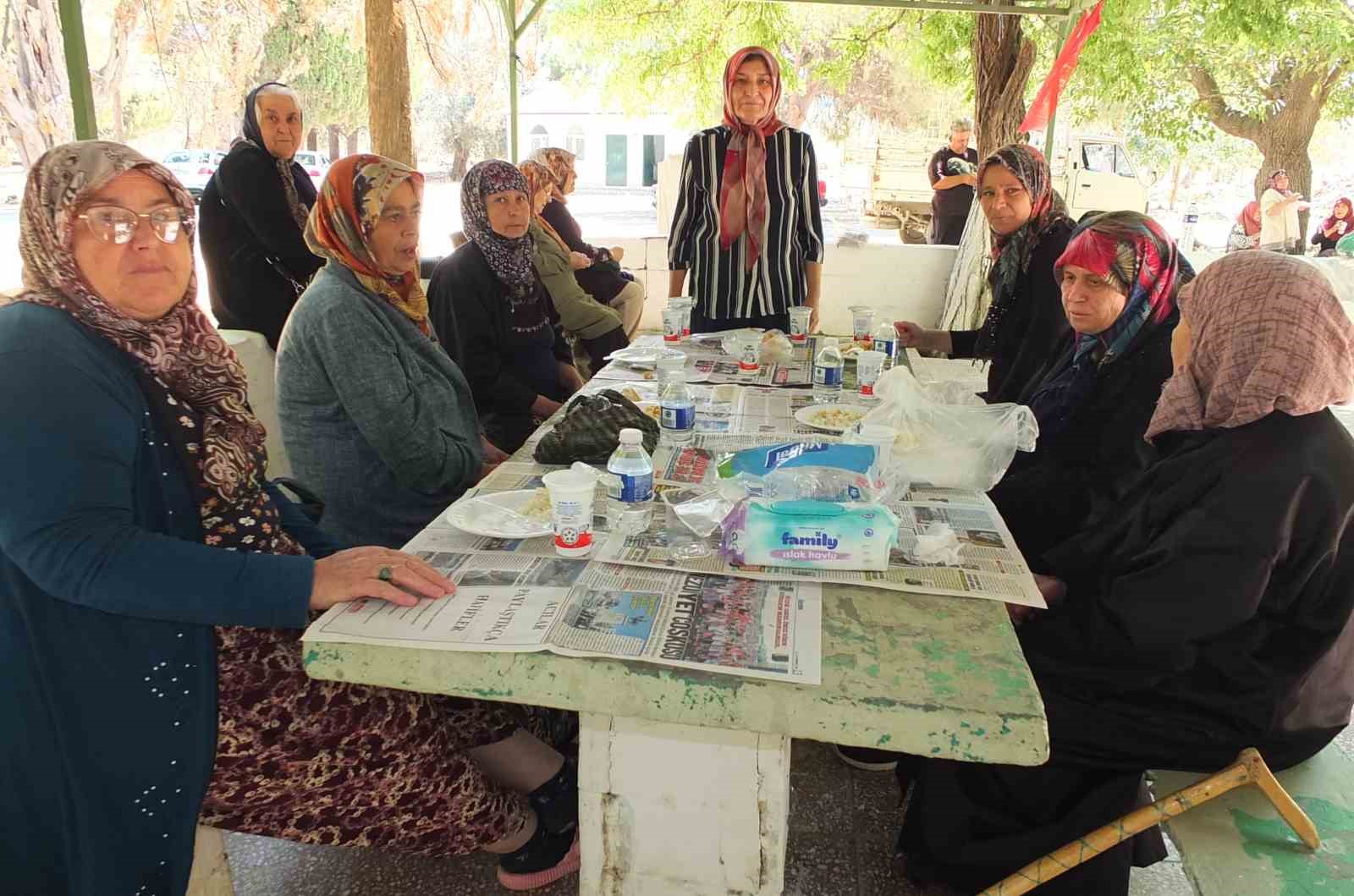 Kızıklı Köyü'nde Sinan Dede Türbesi, Ziyaretçi Akınına Uğradı