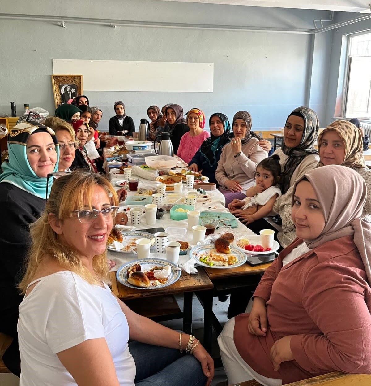 Burhaniyeli Kadınların Eğitim Yolculuğunda Mutlu Anlar