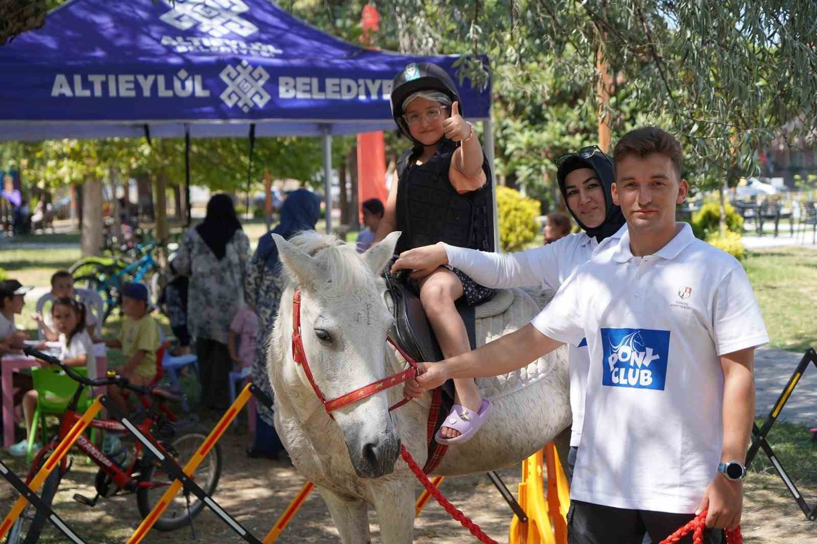 Minikler Midilli Atlarla Buluştu: Altıeylül'de Eğlenceli Bir Gün