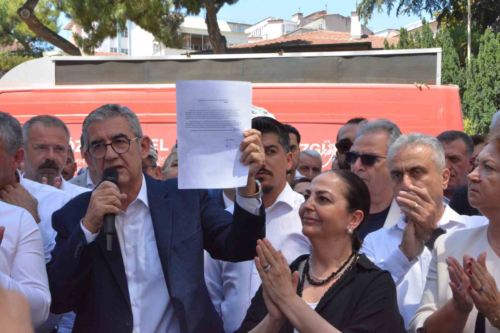 Balıkesir'de CHP'den Tarihi İstifa: 20 İlçe ve 12 Belediye Başkanı Yeni Parti'ye Geçti