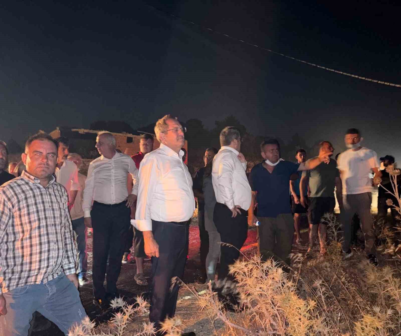 Ayvalık’ta Yangınla Mücadele Devam Ediyor
