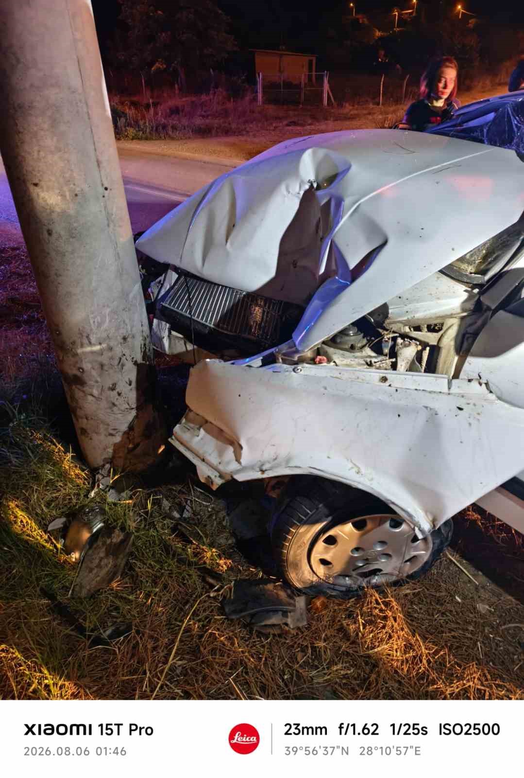 Susurluk'ta Otomobil Şarampole Devrildi: Sürücü Hastaneye Kaldırıldı